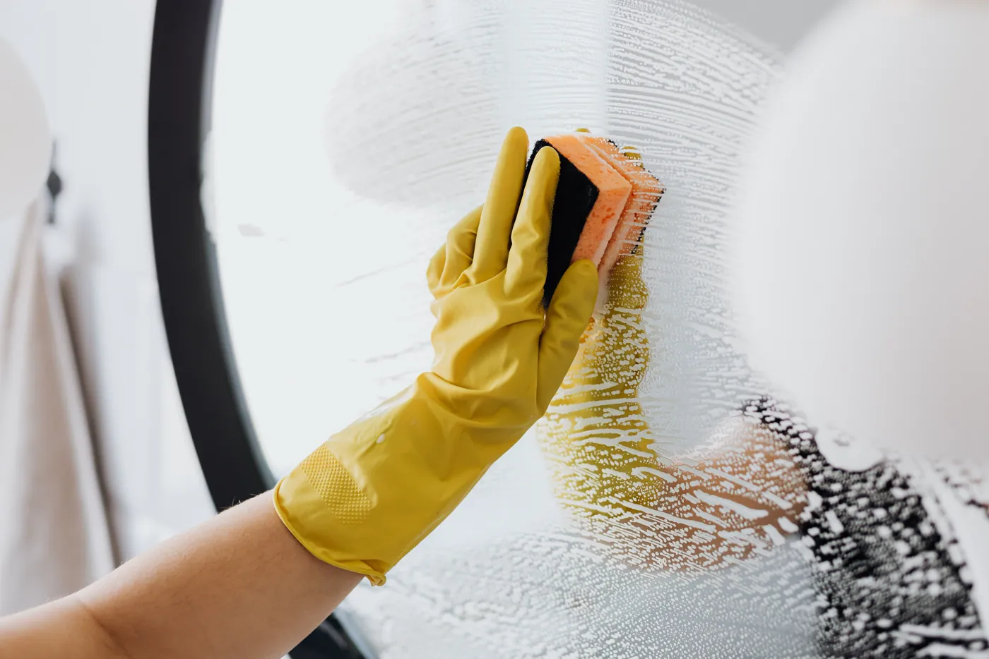 Cleaner polishing a window